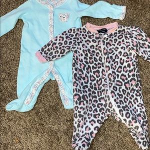 Lot of 2 girls size newborn sleepers